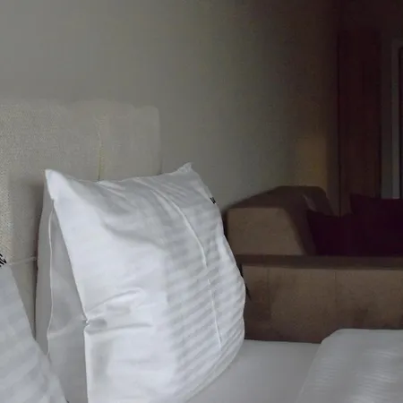 Blanc Apartment *